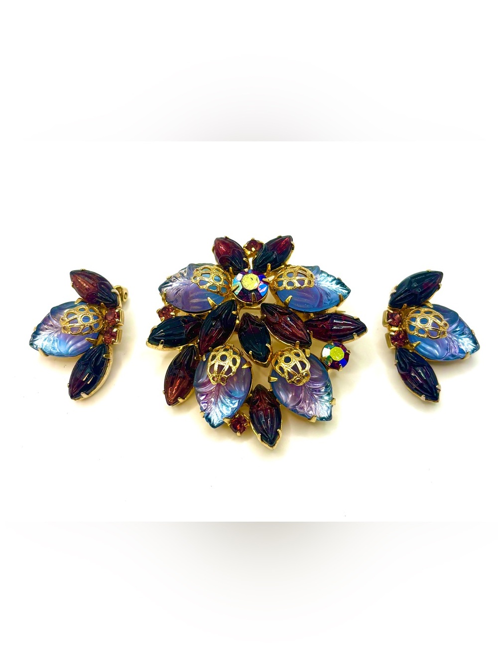 Elegant Vintage Purple Molded Glass Brooch Set Frosted Leaf Filigree Detail